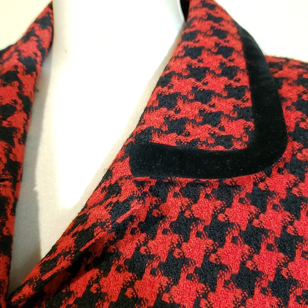 Classic blazer. Herringbone blazer in red and black. - Picture 4 of 8